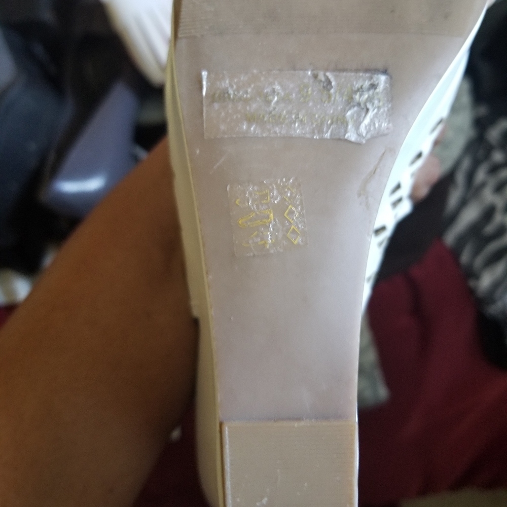 Chinese Laundry White Wedge Sandals - Picture 5 of 6